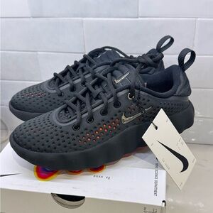 Nike Mind 002 Black Chrome - Hyper Crimson women’s Sz 6.5